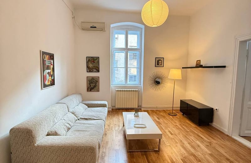 Miete einer hellen 3-Zimmer-Wohnung im Retro-Stil, 80 m², Altstadt, Belgrad, Serbien
